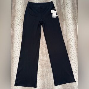 Vuori Black Inversion Rib Slim Flare. Ribbed Leggings.